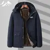 Nova Roupa de Veludo Grossa de Comprimento Médio para Avós Outono e Inverno Casaco de Algodão Quente para Homens de Meia-Idade e Idosos Venda Direta da Fábrica