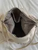 Nova bolsa de mão outono de 2026, bolsa de ombro moderna de grande capacidade, bolsa transversal de cor sólida de alto valor, bolsa tote para motocicleta