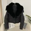 26 Nuevas Chaquetas de Plumas Cortas de Moda para Mujer Estilo Invierno para Figuras Pequeñas con Elegante Cuello Oversize de Piel de Zorro Real