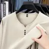 Camiseta de manga larga con cuello redondo para hombre, nueva prenda casual suelta de otoño para hombre, camiseta básica para mediana edad, camiseta C