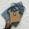 Nova Bolsa Pequena Quadrada de Palha Verão 2026 Bolsa de Mão Feminina com Alça de Pérolas Fecho de Trava Bolsa Tecida Ombro Único Transversal Mini Bolsa Pequena