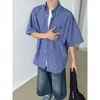 Camisa xadrez azul estilo retrô americano de manga curta para homens e mulheres, solta e casual com um toque de alta qualidade, versátil para usar em camadas como camisa ou jaqueta