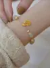 Pulseira feminina temperamento de alto padrão amigas três ins design de nicho senso de design aparência de alto padrão alta joia vendas diretas da fábrica