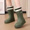 Botas de lluvia de moda estilo coreano para mujer, longitud media-corta, puntera ancha, suela gruesa, para exteriores, antideslizantes, impermeables, a prueba de frío.