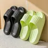 Pantuflas de hotel para hombre para el verano de 2025, nuevas sandalias cómodas antideslizantes para interiores, de baño y ducha para mujer