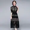 Tiro real en stock estación europea Vestido de nuevo temperamento para mujer con cuello alto cintura entallada línea A de longitud media