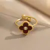 Novo anel de aço de titânio trevo de quatro folhas feminino anel ajustável nicho pequeno fresco design compacto joias atacado