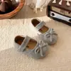 Sapatos de Pelúcia Mary Jane para Bebê Outono Inverno Novo Menina Laço Adesivo Mágico Solado Macio Sapatos de Princesa Sapatos Individuais para Bebê