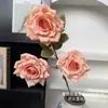 Flores artificiales, rosa Manta de 3 cabezas, para decoraciones de techo de salón de bodas, arreglos de pasillo, flores de seda y ambientación de escenas de hotel