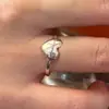Conjunto de Anillos Metálicos con Forma de Corazón y Pedrería Estilo Coreano Retro Suave Moderno Individual Apilable Versátil Anillo para el Dedo Índice