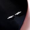 Aretes de una palabra para mujer, Aretes de aguja de plata, Aretes sencillos de estilo frío para mujer, Aretes pequeños, Nueva tendencia 2025
