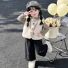 Conjunto de 3 Peças para Meninas Outono/Inverno 2026: Roupa de Baixo Listrada Estilosa Tamanho Médio-Grande Versátil Casual Colete de Lã de Cordeiro Calças