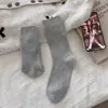 Nuevos calcetines de mujer para otoño e invierno, calcetines de algodón puro hasta la pantorrilla, estilo coreano con rayas verticales y bordado de letras de corazón, calcetines largos apilables de doble aguja