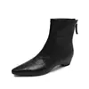 Botas curtas, bico fino, caimento justo para outono e inverno, botas da moda, botas curtas de sola reta 2026, novas botas femininas, botas femininas de salto baixo