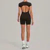 Conjunto de Yoga sem Costas na Cor Areia de Outono, Conjunto de Yoga Plissado Invisível Justo, Conjunto Casual Fitness de Duas Peças 3098+8047