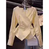 Camisa de Alta Costura com Pregas e Ajuste na Cintura, Decote V, para Mulheres, Moda Elegante, Blusa Top Emagrecedora e Versátil, Primavera 2026