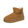 Botas de nieve de suela gruesa para mujer, nuevo estilo de invierno 2026, casuales, que aumentan la altura, botines, forradas de felpa, engrosadas para abrigar, zapatos de algodón estilo noreste