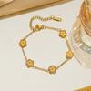 Pulsera Transfronteriza Nueva de Trébol de Cinco Hojas, Lujo Ligero y de Alta Gama, Sencilla Flor de Cinco Hojas Popular Acero de Titanio Nicho Joyería de Mano para Mujeres