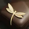 Broche de Libélula Dorado Incrustado de Diamantes por Todas Partes, Sencillo y Elegante, Adecuado para Ropa de Trabajo, Diseño Único, Pin de Insecto de Circonita