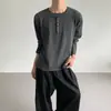 Camiseta Casual de Manga Longa com Gola Henley e Meio Zíper, Estilo Old Money Pesado, Amiga da Pele, Falsa Peça Dupla, Camada Base com Caimento Suave e Aderente para Homens