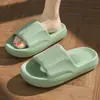 Sandalias de EVA Gruesas para Hombre de Verano para Exteriores con Sensación de "Pisar Mierda", Sandalias Antideslizantes para Pareja para Baño de Casa en Interiores Venta al por Mayor