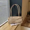 Bolsa feminina bordada artística simples versátil vintage para outono e inverno 2026 bolsa de mão nova bolsa de ombro transversal para o dia a dia