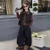 Conjunto de Chaleco de Mezclilla para Niñas Otoño 2026 Nuevo Estilo Coreano Camiseta de Manga Larga con Solapa Pantalones de Pierna Ancha Conjunto de Tres Piezas Moderno Genial