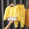 Roupas Infantis Conjunto para Meninas Roupas de Outono Infantil Manga Longa Falso Duas Peças Top Calça Casual Conjunto Esportivo Infantil Duas Peças para Mulheres