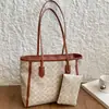 Bolsa Feminina Retrô Nova 2026 Verão Nova Bolsa Tote de Grande Capacidade para o Dia a Dia Bolsa de Ombro Simples Versátil para o Dia a Dia Comércio Exterior