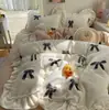 Conjunto de Roupa de Cama de Renda Leite Veludo Grau A Conjunto de Quatro Peças Cobertor Acolchoado de Inverno com Veludo Extra Lençol de Cama Conjunto de Três Peças para Pessoa Solteira Acolchoado de Inverno