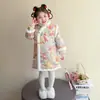 Novo Vestido de Ano Novo Qipao com Pássaro Fênix e Peônia para Meninas Estilo Meio Comprimento 2026 para Meninas e Bebês Vestido Acolchoado de Meio Comprimento de Inverno