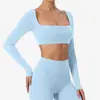 Top de yoga cuadrado de manga larga para otoño e invierno para mujer, de secado rápido, adecuado para correr al aire libre y deportes, con almohadillas en el pecho incorporadas y un diseño cepillado de ajuste ceñido para fitness