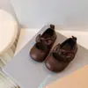 Sapatos de Calce Fácil para Bebê Menina, Sapatos de Princesa para Primavera e Outono, Sapatos de Couro com Velcro e Laço para Crianças Pequenas, Sapatos Confortáveis para Caminhada de Bebê com Solado Macio