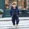 Conjunto de Inverno para Meninos 2027 Novo Estiloso Acolchoado Roupas de Inverno para Crianças, Conjunto de Três Peças com Colete Quente e Moletom Tendência