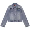 Nueva chaqueta de mezclilla desgastada personalizada con múltiples bolsillos 2026, chaqueta juvenil moderna, suministro al por mayor 10