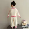 Lindo conjunto de otoño para niñas, conjunto casual de tres piezas para niños, nueva y elegante ropa de otoño 2026 para niñas pequeñas