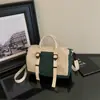 Bolso tipo Boston casual ligero de dos tonos 2026 nuevo versátil moda de invierno bandolera y de hombro