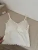 Camisola francesa de encaje sin espalda con sujetador incorporado, una pieza versátil que se puede usar como capa interior, capa exterior o como top independiente, ofreciendo transpirabilidad y un hermoso diseño en la espalda