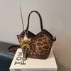 Bolso Bandolera de Moda Retro con Estampado de Leopardo para Mujer, Nuevo Estilo Transfronterizo, Versátil para el Trabajo Diario, Gran Capacidad, Bolso de Hombro Casual