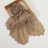 Lenço Longo de Chiffon com Renda Bordada Delicada e Borda Ondulada, Lenço de Cabeça Versátil, Xale Externo Leve e Respirável para Mulheres
