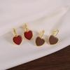 Brincos de amor de esmalte de cor de chocolate francês de luxo leve, brincos femininos de outono e inverno, brincos de orelha distintos, elegantes e de alta qualidade