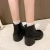 Botas Curtas de Couro Macio com Cadarço 2025 Outono e Inverno Novo Estilo Botas para Aumentar a Altura para Pessoas Baixinhas, Salto Grosso, Elegantes, Cor Sólida, Sola Grossa Botas Martin
