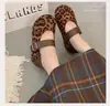 Sapatos Mary Jane Retrô para Mulheres 2026 Outono Novo Camurça Estampa de Leopardo Versátil Solado Macio Raso Salto Aumentando Sapatos Femininos