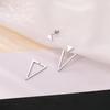 Europa y Estados Unidos aretes de tuerca triangulares dobles huecos con diseño creativo de personalidad y baño de latón dorado real caliente transfronterizo