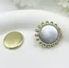 Nuevo Broche Magnético de Perla Nieve Transfronterizo de Alto Grado Lujo Ligero Material de Cobre Incrustado con Circonita Diseño de Nicho Ramillete
