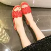 Sandalias Planas Elegantes con Punta Abierta y Diseño Hueco sin Cierre para Mujer, Nuevo Estilo Coreano Verano 2025 Sandalias de Playa para Vacaciones Inspiradas en Chanel
