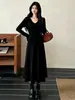 Vestido de Punto de Manga Larga con Cuello en V Estilo Suave Nuevo Otoño/Invierno para Mujer Vestido Base Suéter de Cintura ceñida Estilo Francés Adelgazante de Temperamento