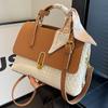 Este ano, a bolsa pequena popular feminina outono all-match 2023 nova bolsa mensageiro retrô de ombro único textura bolsa quadrada pequena portátil