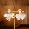 Novos Brincos de Clipe de Pétalas de Pérola de Luxo Acessíveis para Mulheres, Brincos de Nicho Estilo Floresta Modernos e Simples, Brincos de Nicho, Brincos