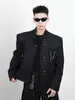 Blazer corto negro deconstruido único con hombreras para hombre, estilo otoño, con un look fresco y sofisticado, cuello mao, traje estilo americano